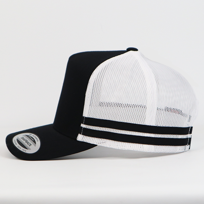 6507 Striped Trucker Black/White